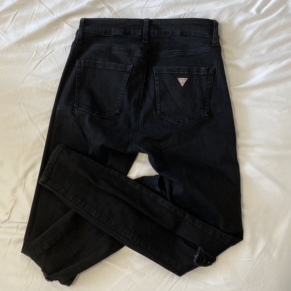 Mid-rise Guess ripped jeans - Picture 2 of 2